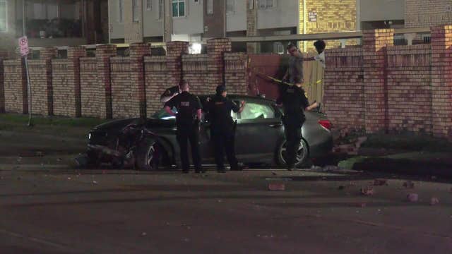 Houston driver shot, crashes into brick wall on Jeanetta Road