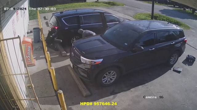 Houston crime: Surveillance video captures shots fired during aggravated robbery on Chapman