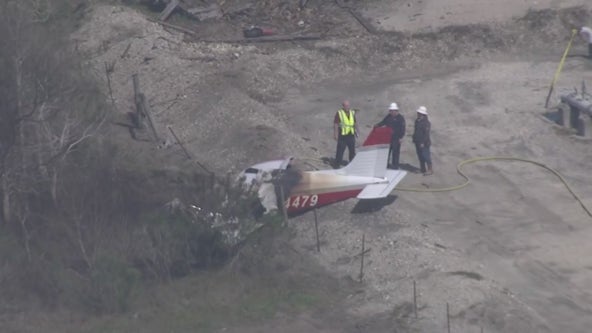 Pearland small plane crashes in pipeline field, no injuries reported