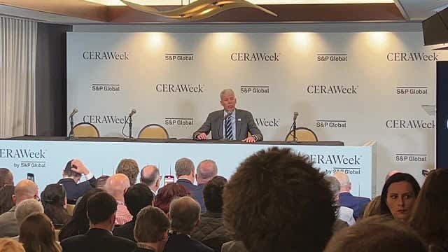 U.S. Energy Secretary throws support behind fossil fuels at Houston conference