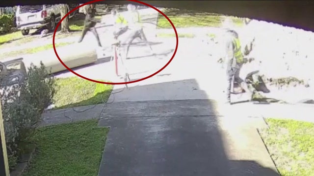 VIDEO: Construction workers disarm robbery suspect in Houston, police say