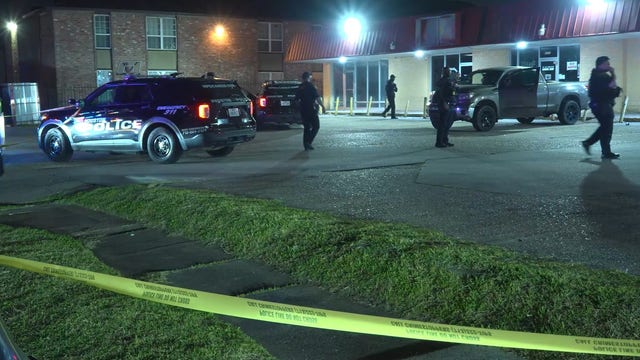 1 dead after shooting on Dumfries Drive, suspected shooter on the run: police