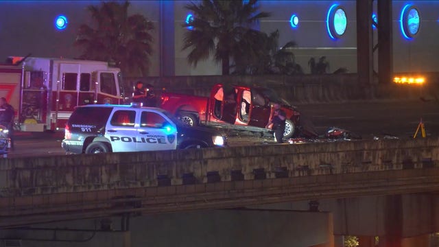 North Freeway crash: Mother, 10-year-old son killed; 4 others injured