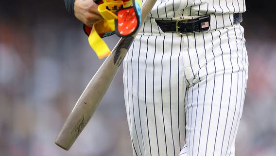 What is a 'torpedo bat' in baseball? Who is using them?