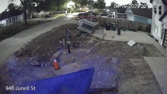 Thieves steal $900 porta-potty from Houston construction site: video