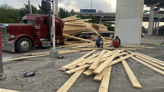 I-10 East crash: 18-wheeler loses lumber cargo, lanes closed