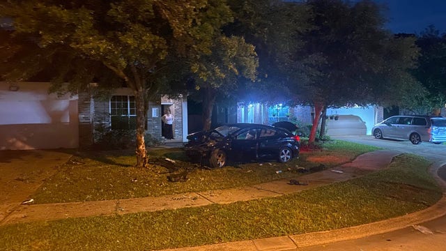 3 juveniles detained in Harris County, allegedly crashed car into tree