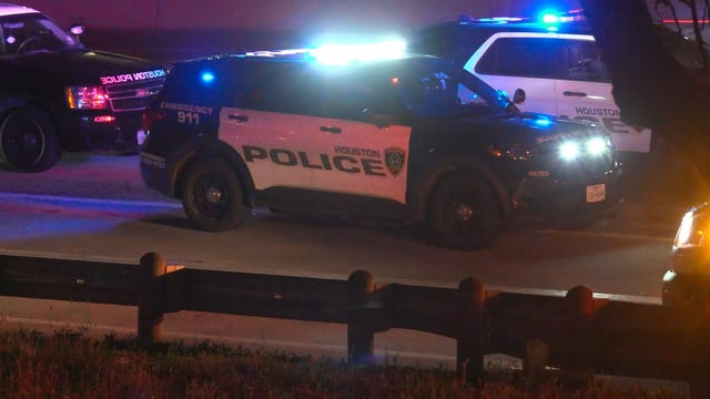 Houston man hit, killed walking along Highway 288: police