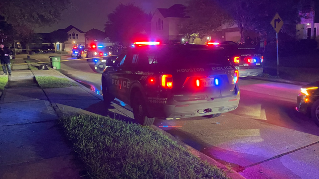 Houston shooting: 2 men shot inside garage on Rolleston Lane, 1 killed, another injured