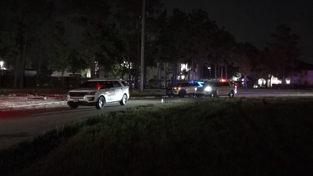 Northeast Harris County: Suspect in high-speed chase dies after falling in front of deputy vehicle