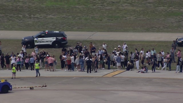 Southwest Airlines flight returns to Houston; passengers exit on taxiway
