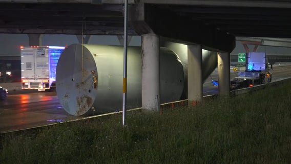 Houston Avenue bridge at I-10 closed after hit by 18-wheeler