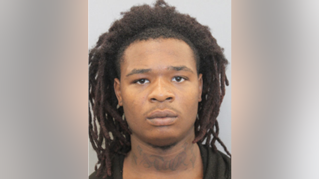 Southwest Houston: 18-year-old wanted in brother's stabbing death, police say