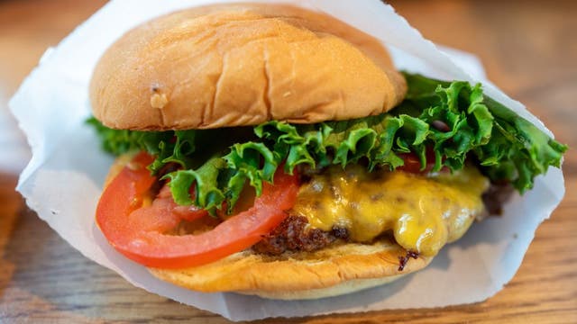 Who has the BEST fast food burger? | TELL 26 poll
