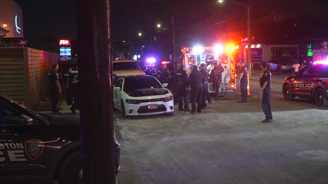 Washington Avenue: Houston police find man shot on the sidewalk