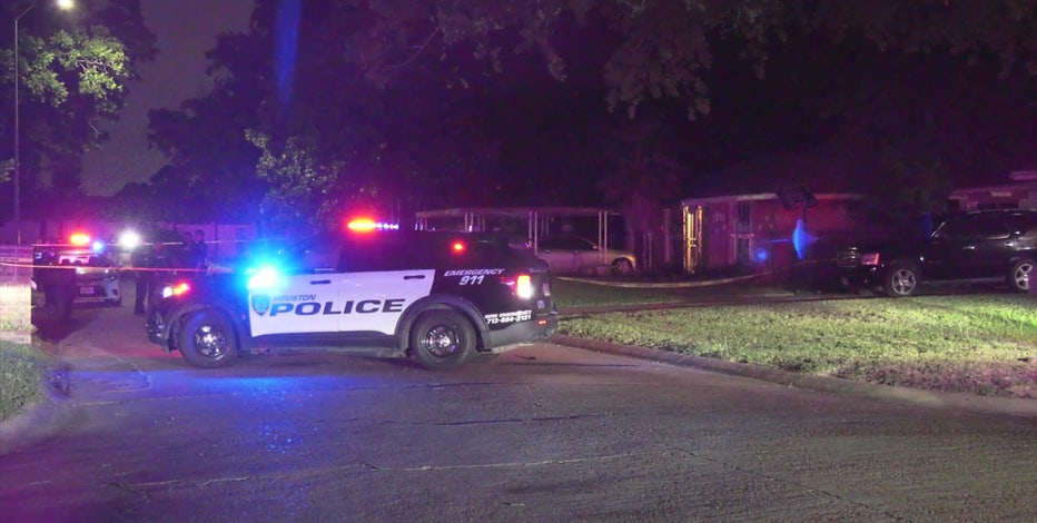 Houston shooting: Man killed after forcing way into ex-girlfriend's house, police say