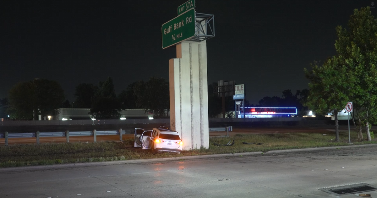 One dead, one injured in early morning North Freeway crash | FOX 26 Houston