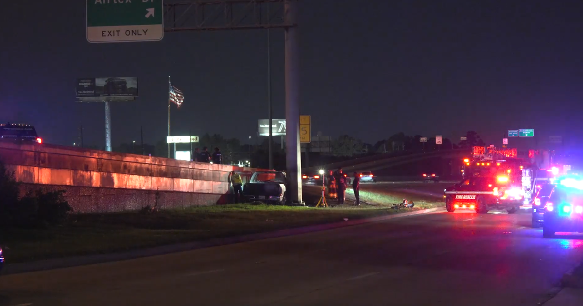 Deadly crash on North Freeway kills 1 after vehicle catches fire | FOX ...