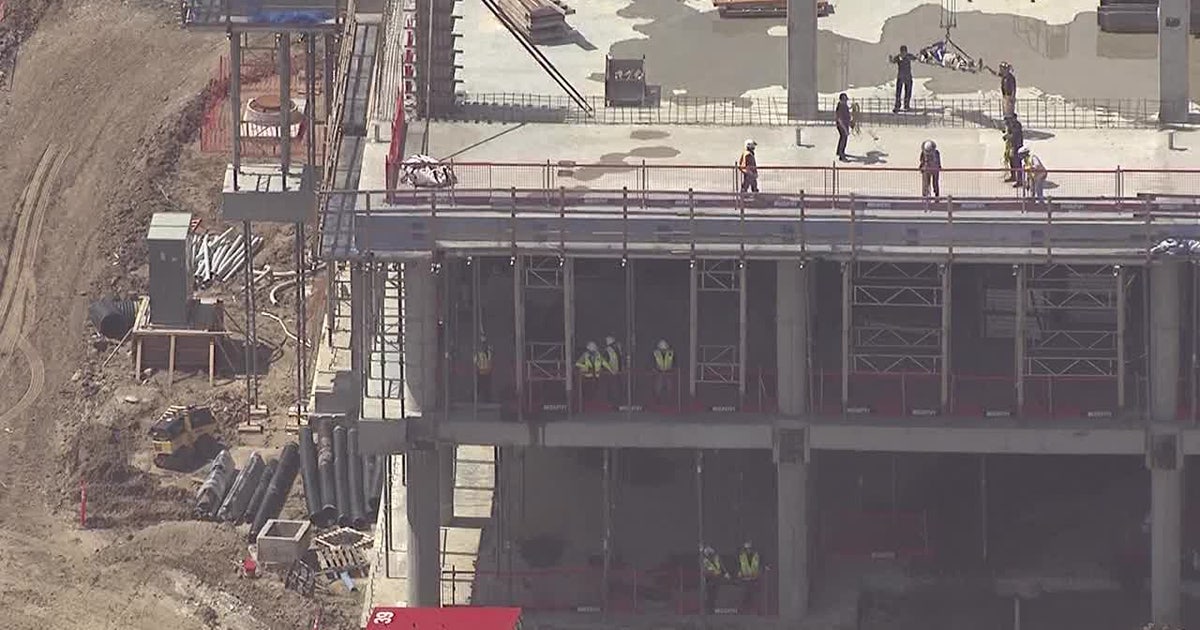 Houston construction worker falls at least 15 feet | FOX 26 Houston