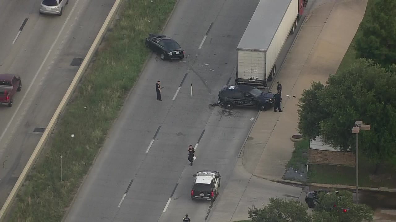 Houston police sergeant involved in crash on US-290 feeder road; suspect hospitalized, police say