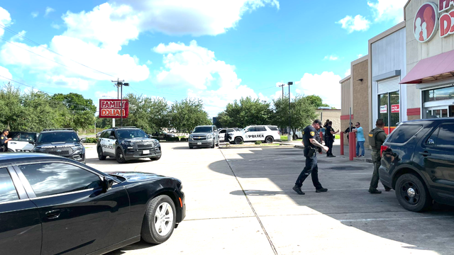 Cullen robbery: Suspects fire shots at undercover officers following robbery, 2 in custody