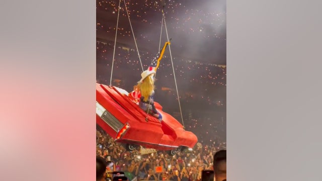 Beyoncé pauses first Houston 'Cowboy Carter' show due to mid-air malfunction