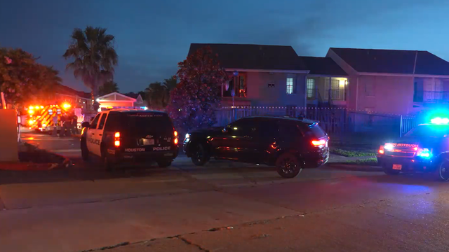 Teen finds mother fatally stabbed in Houston home; Suspect surrenders