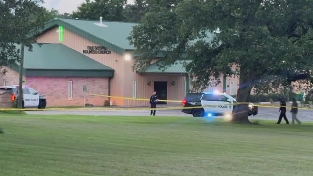 Conroe police shoot suspect seen swinging machete in park