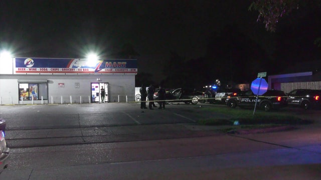 Houston shooting injures 2 outside store on Scott Street in Sunnyside