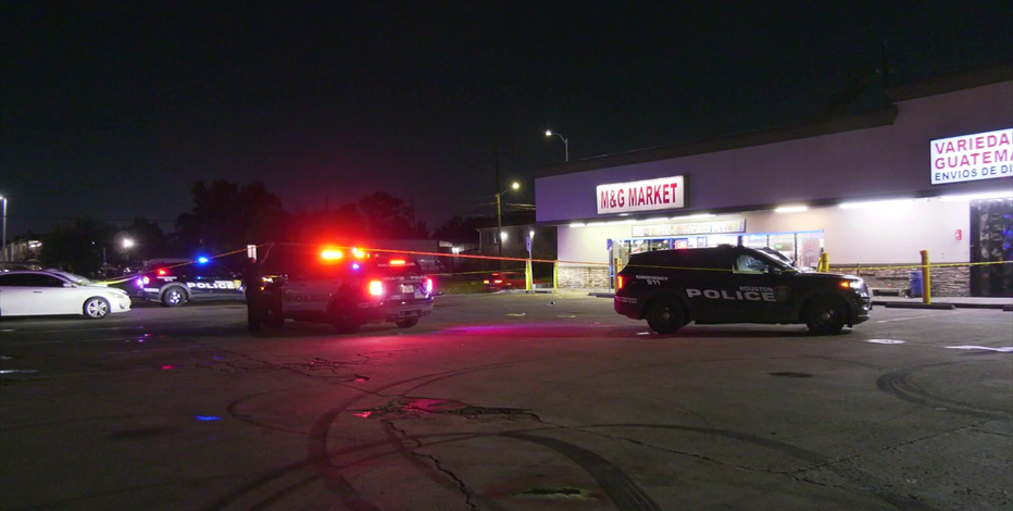 Houston crime: Woman killed near convenience store on Tidwell