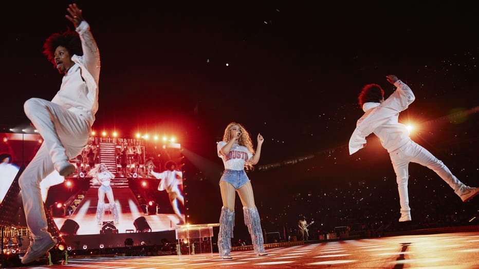 Photos by: Julian Dakdouk and Greg Noire