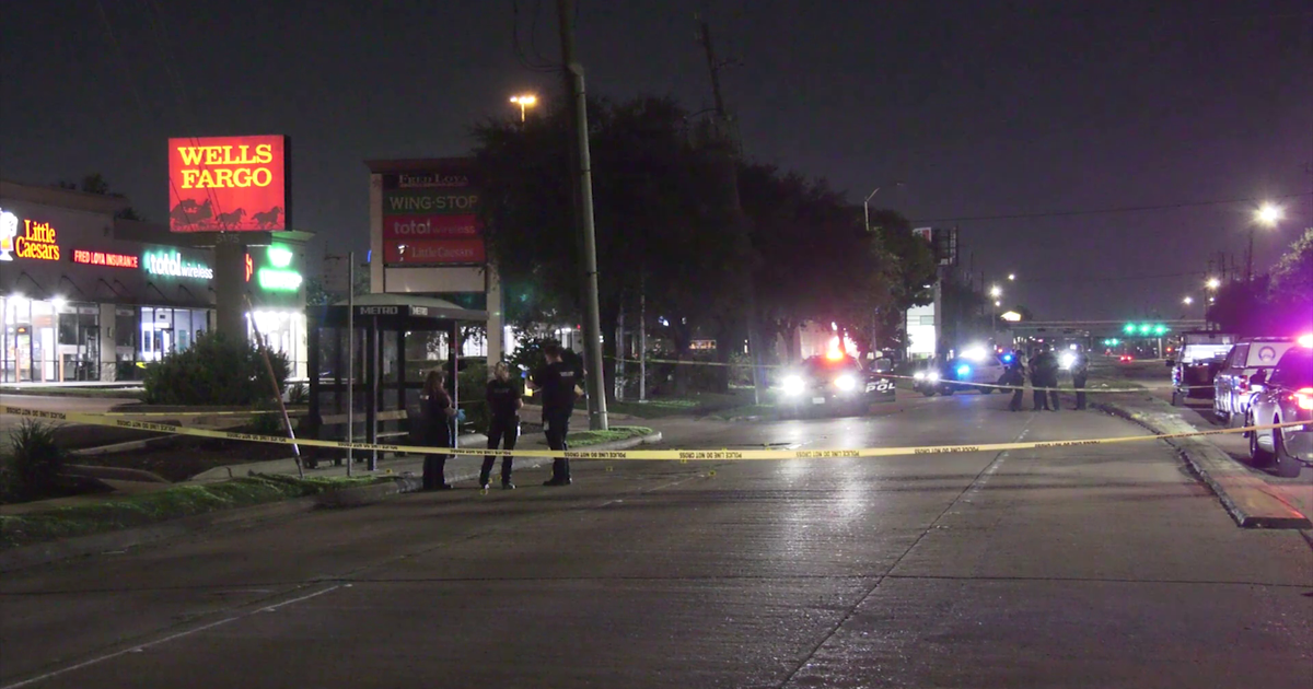Houston crime: Man shot, killed while walking near bus stop | FOX 26 ...