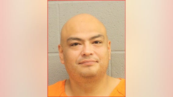 Houston Police Department officer arrested for DWI after crashing into METRO bus, officials say