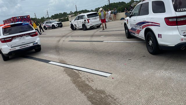 Five-car crash shuts down Northwest Freeway lanes in Cypress area