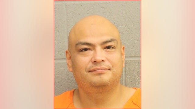 Houston Police Department officer arrested for DWI after crashing into METRO bus, officials say