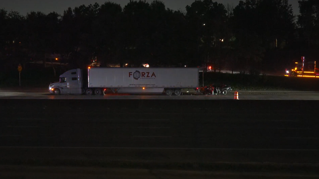I-10 East crash: Truck slams into back of 18-wheeler near Waco Street