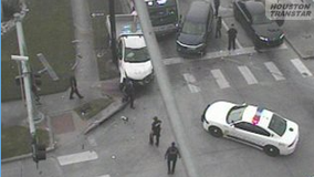 Woodlands robbery suspect causes crash involving Houston METRO bus; injuries reported, officials say