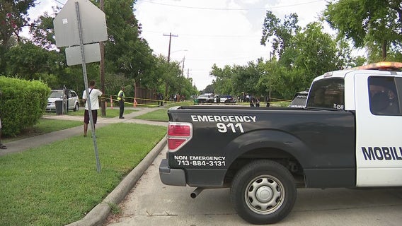 Houston stabbing: Man found dead on Pickfair Street