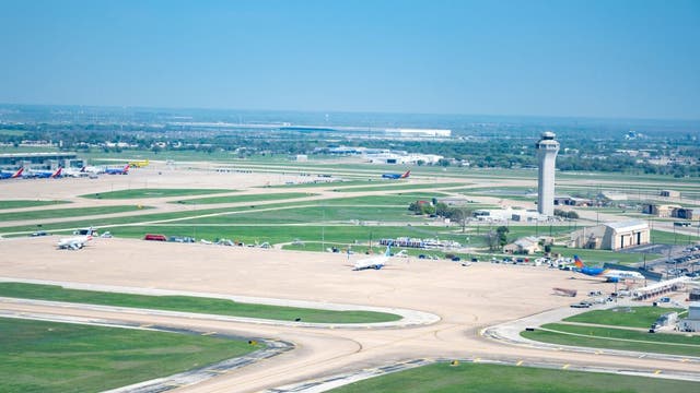 Houston-bound SkyWest flight diverted to Austin; 2 taken to hospital after turbulence