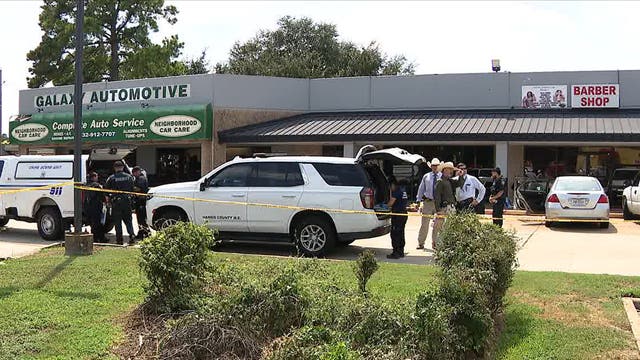 Northwest Harris County: Man pronounced dead after father finds him unresponsive, officials say