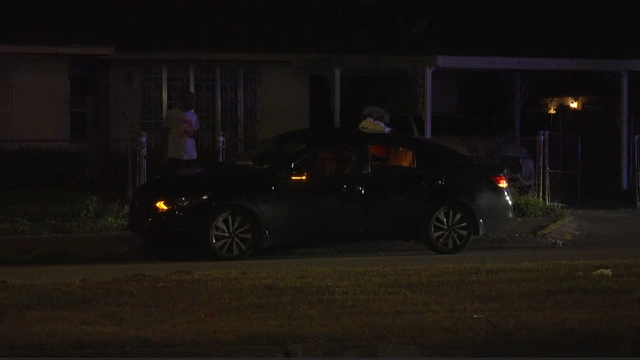 Houston police search for suspect in gas station shooting