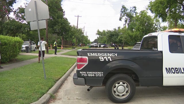 Houston stabbing: Man found dead on Pickfair Street