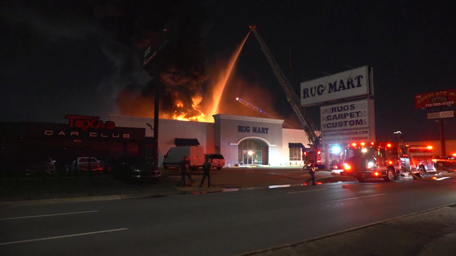 Firefighters put out 2-alarm fire in southwest Houston