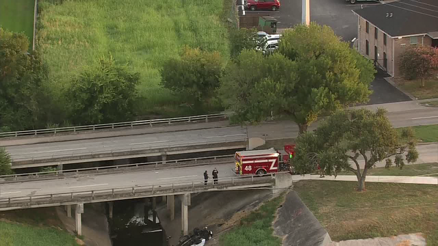 Houston deadly crash: Car flips off bridge into Brays Bayou