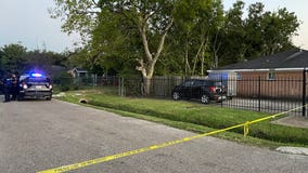 South Houston: 1 dead, 1 injured, 1 at large after shooting