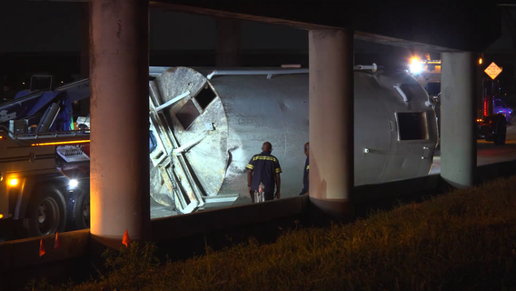 Houston police on scene of bridge strike, HAZMAT incident on I-10 Eastbound at Houston Avenue