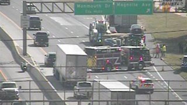 I-10 East Freeway eastbound lanes closed after 3 vehicle crash