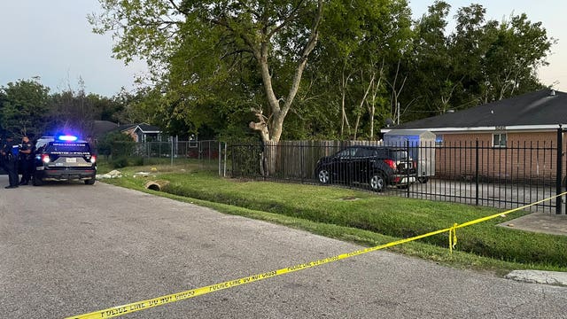 South Houston: 1 dead, 1 injured, 1 at large after shooting