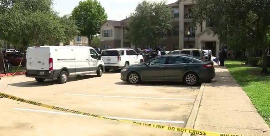 Houston shooting: Man killed on Oakmoor Parkway