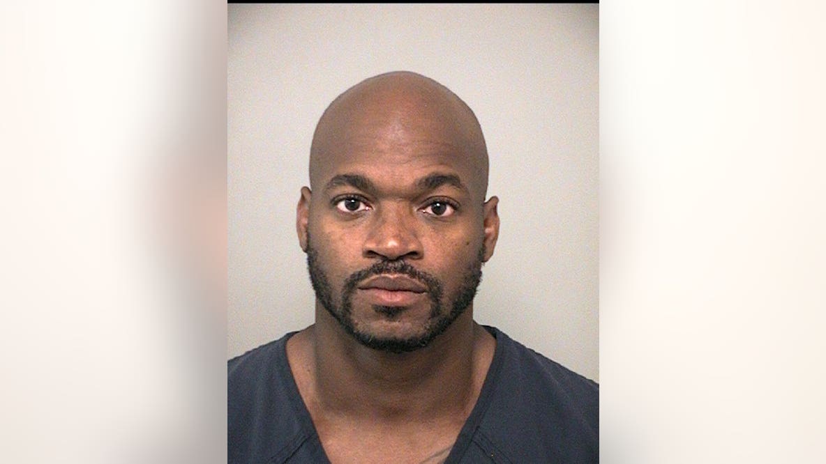 Former NFL star Adrian Peterson arrested in Sugar Land, records show